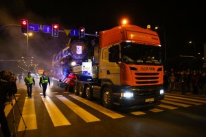 Scania_transportuje_parowoz_Kolejorza_2